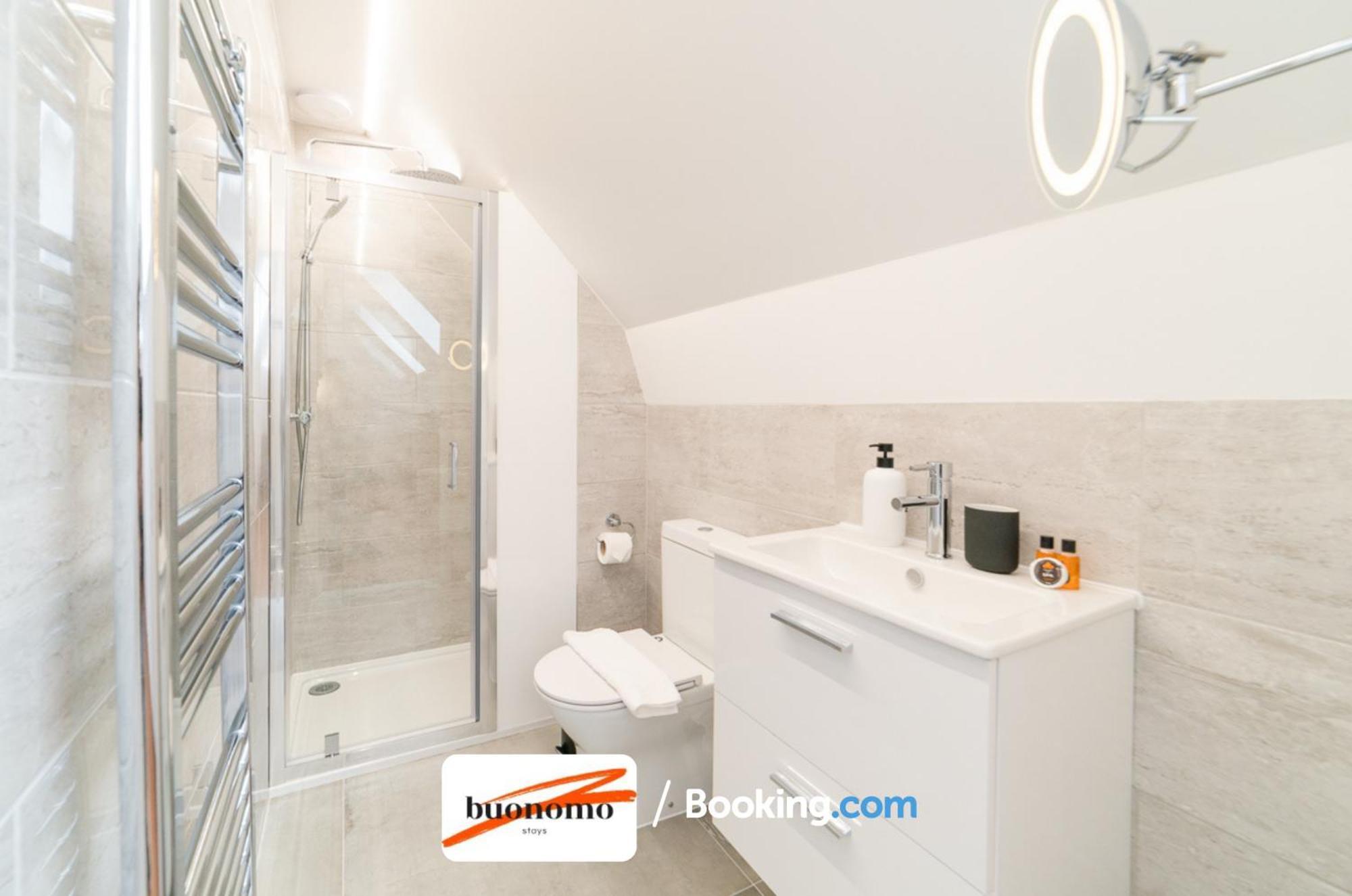 Two Bedroom Apartment At Buonomo Stays Short Lets & Serviced Accommodation Лондон Екстериор снимка