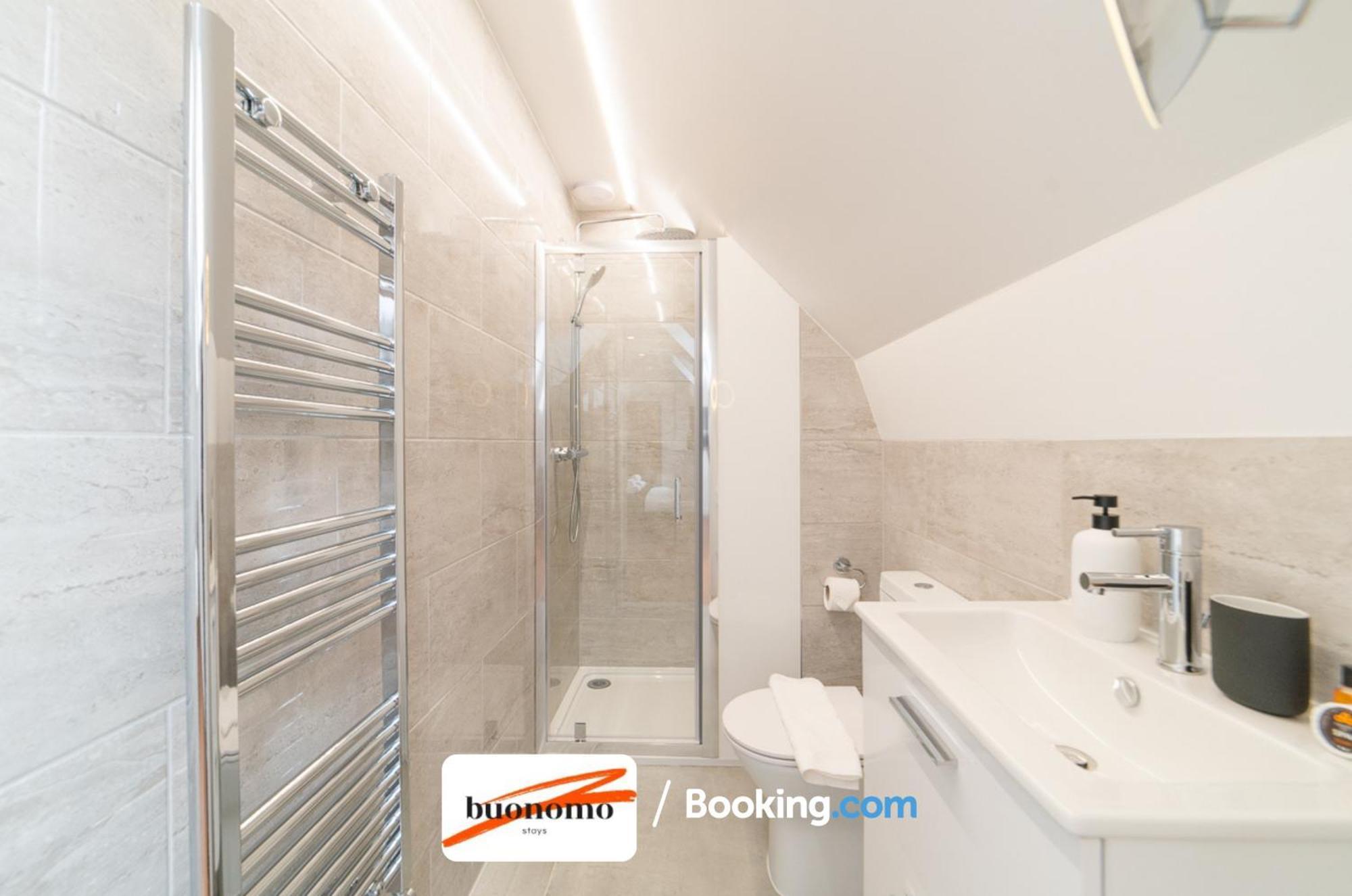 Two Bedroom Apartment At Buonomo Stays Short Lets & Serviced Accommodation Лондон Екстериор снимка