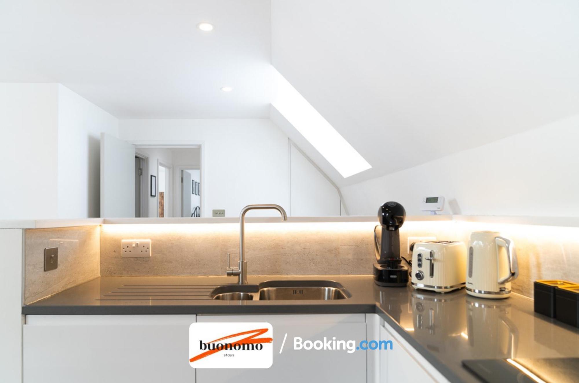 Two Bedroom Apartment At Buonomo Stays Short Lets & Serviced Accommodation Лондон Екстериор снимка