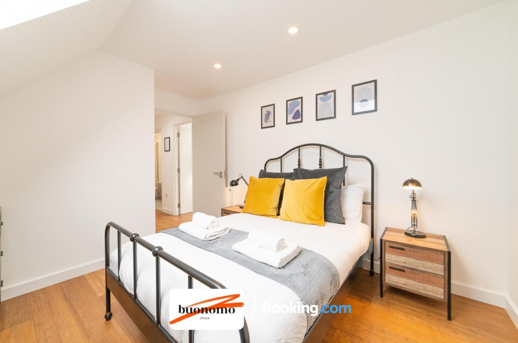 Two Bedroom Apartment At Buonomo Stays Short Lets & Serviced Accommodation Лондон Екстериор снимка